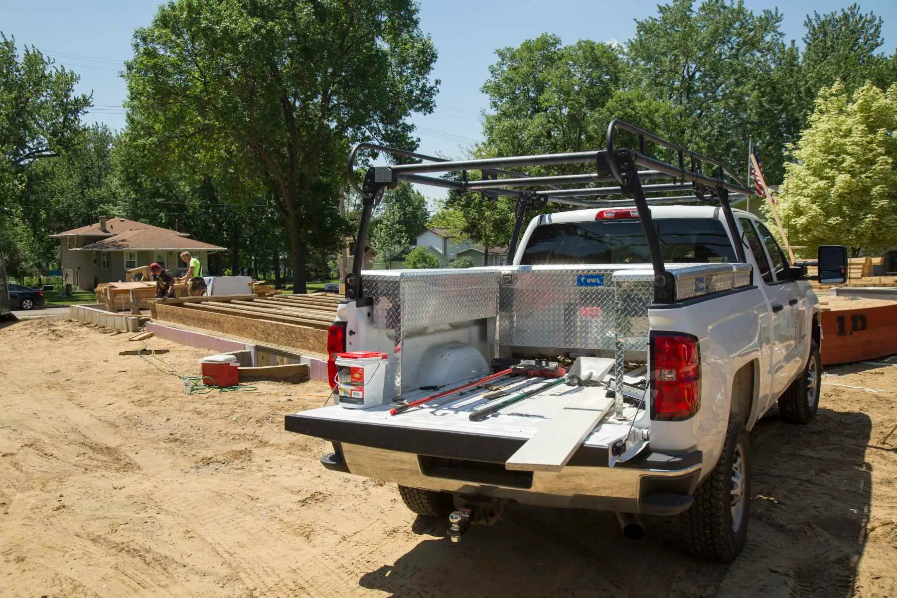 Crossover tool box for full-size truck