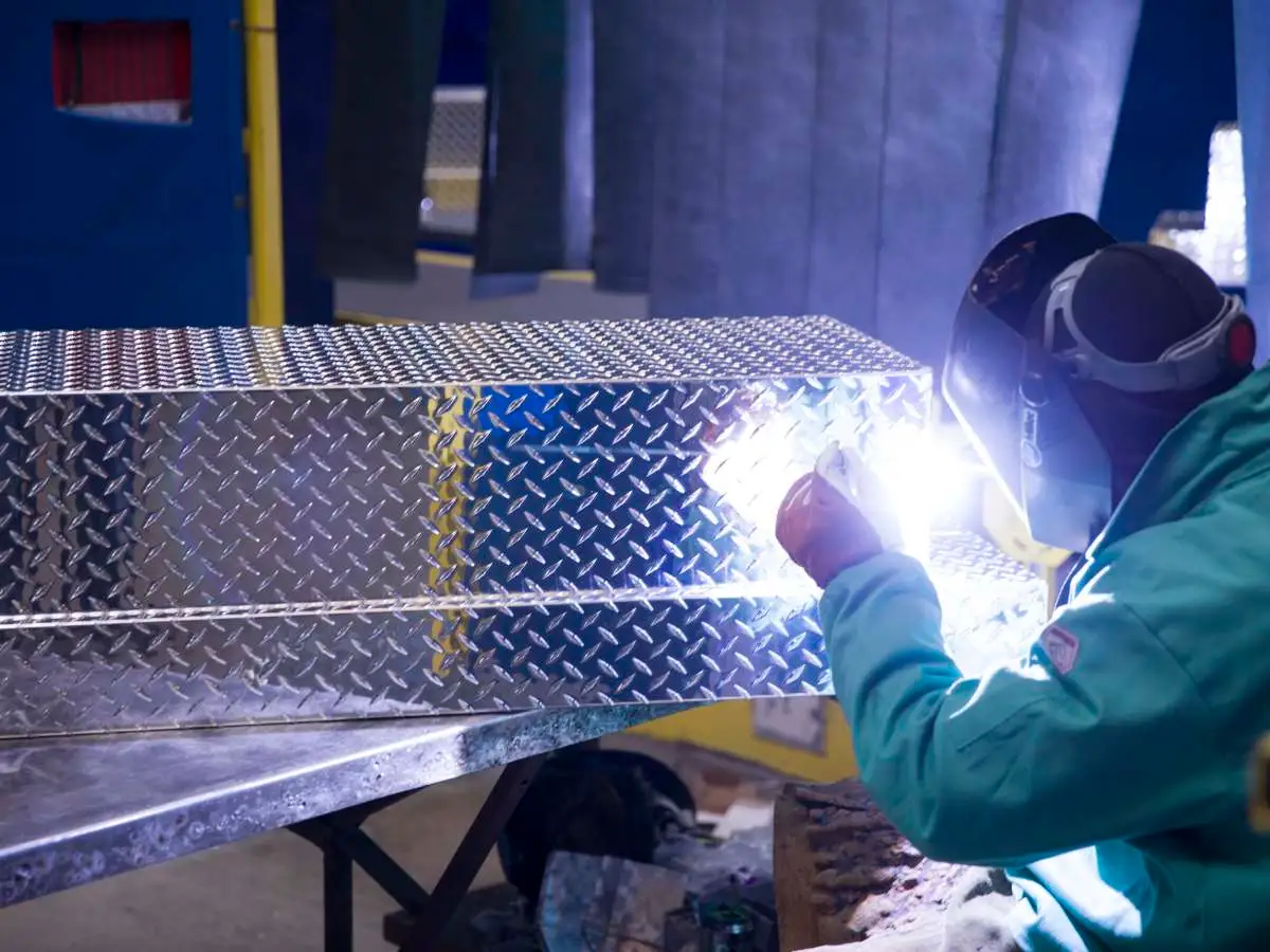 how are aluminum tool boxes made